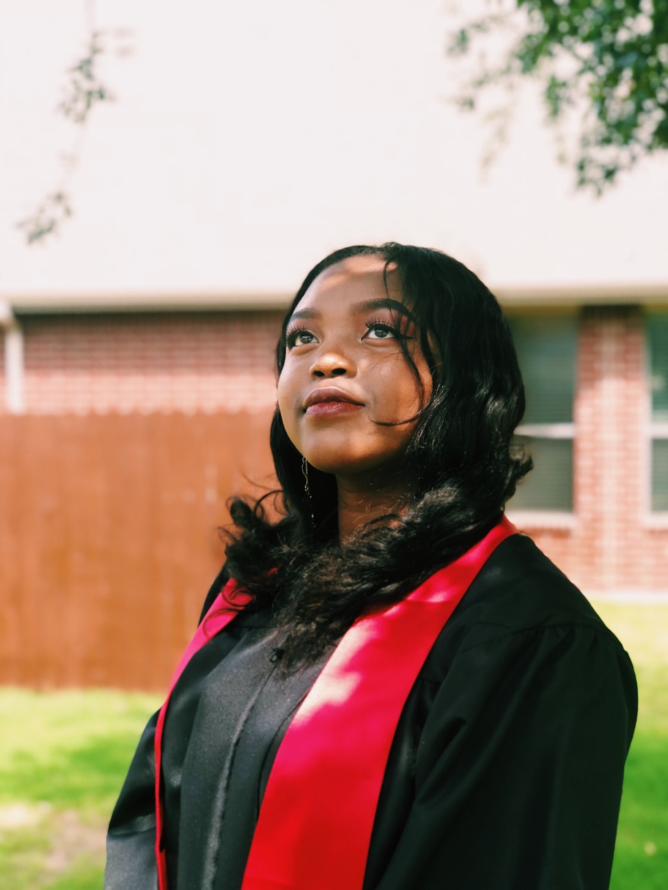 校长与女教师恋爱事件，师德之镜下的反思