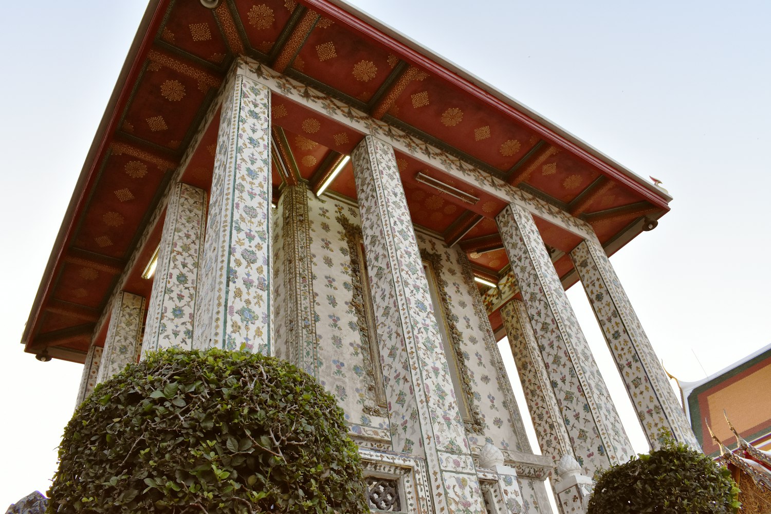 天下第一财神庙盛况再现，游客爆满见证信仰之力